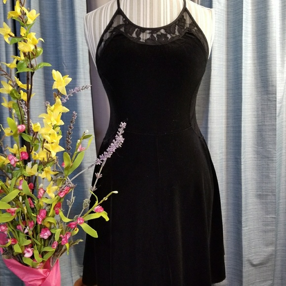 🌻🌺🌻FREE PEOPLE NIGHTSHADE VELVET & LACE DRESS!! - Picture 3 of 8